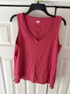 Old Navy Women's V-Neck Sleeveless Tank Top - Berry Red